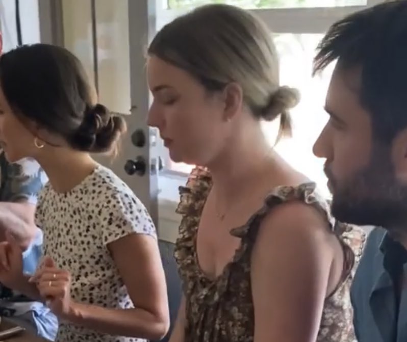 the way that emily vancamp is my fav human ever