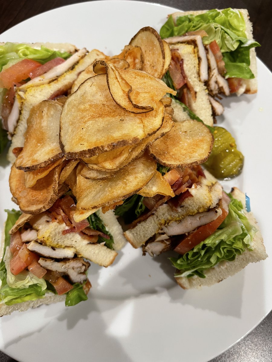 LosAngelesHTA's tweet image. Tonight's Prep Cook class made some awesome club sandwiches and "home made" potato chips...so good! 

#learntocook #culinaryarts #prepcook #unioncook