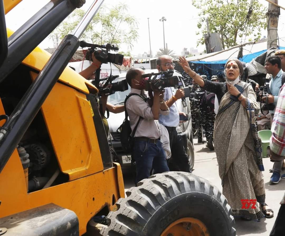 pinarayivijayan's tweet photo. When it comes to fighting for the rights of the oppressed and marginalised, @cpimspeak has always stood firm and shown the way. Salute to Com. Brinda Karat and other comrades who fought the machinations of the majoritarian communal forces at Jehangirpuri in Delhi! https://t.co/5yVO6lokw6