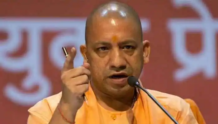 HindiKhabar's tweet photo. #Lucknow
➡टीम-9 के अफसरों के साथ CM Yogi की बै��क
➡ CM Yogi ने अफसरों के साथ मीटिंग की
➡कोरोना को लेकर CM Yogi ने मीटिंग की
➡कोरोना को लेकर अफसरों को CM Yogi के निर्देश
➡मास्क व्यवस्था को प्रभावी ढंग से लागू करें- CM
@BJP4UP #COVID19 #MaskModeOn #HindiKhabar https://t.co/LuNmEmU9KW