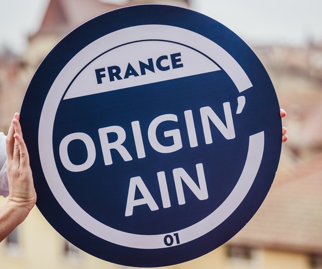 Departement_AIN's tweet photo. 💡#savoirfaire #business #Ain 10 nouvelles entreprises viennent de recevoir le label #originain qui valorise l'excellence et les savoir-faire aindinois👍Le réseau Origin'Ain compte + de 310 adhérents ! https://t.co/7A7x3bubFc https://t.co/WqWpDHmvBC