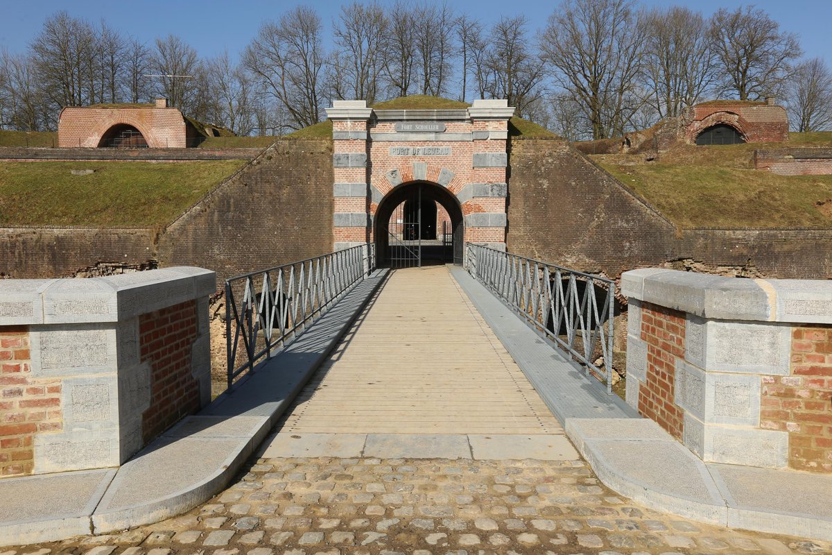 C'est le week-end dédié aux espaces fortifiés de notre région ! 🏰

Une belle occasion de valoriser ce patrimoine remarquable qui fait aussi l’histoire de notre territoire. ❤️ 

Retrouvez un petit aperçu des trésors du #Nord sur notre page Facebook 👉 bit.ly/382ZKwT