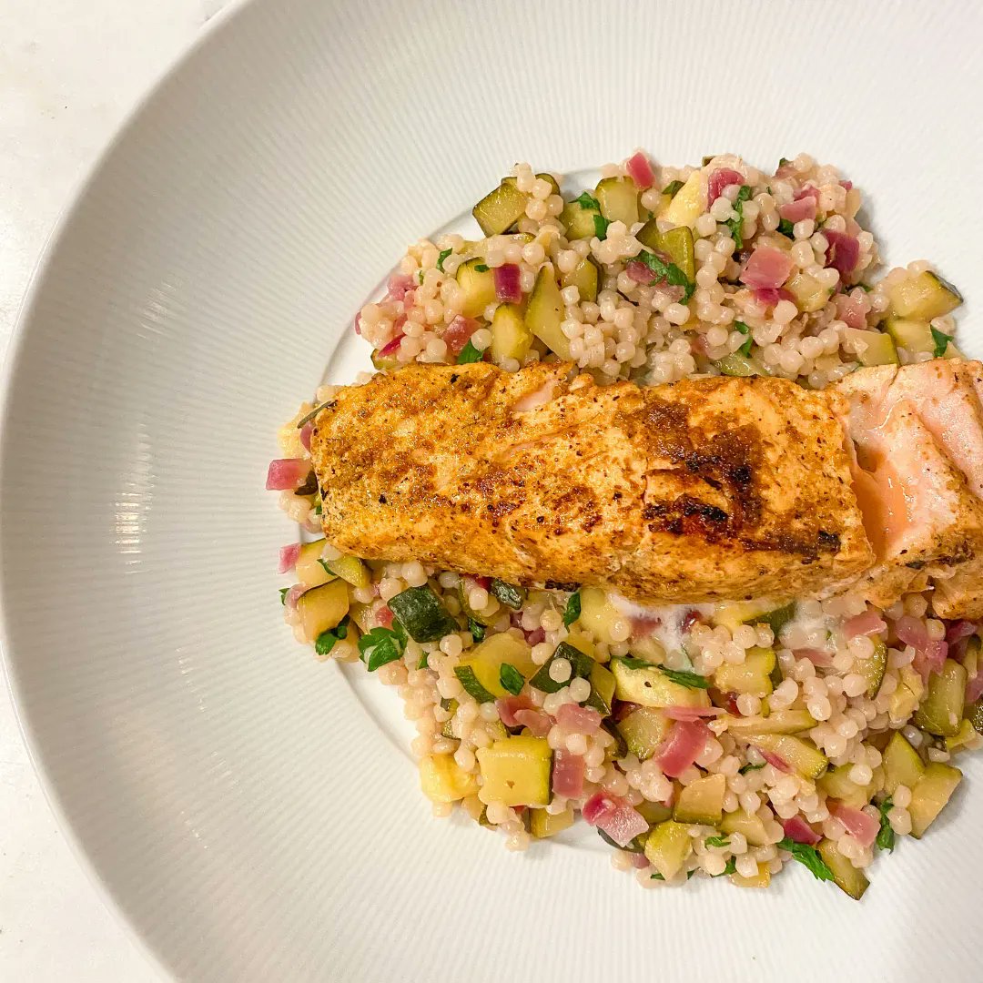 Another simple, yet delicious recipe - Harissa spiced salmon with courgette & red onion bulgar. 🍽

You can reach us at 020 8296 0139 to place an order. 📱
 
#seafoodrecipe #seafoodlover #fishrecipe #recipe #freshfood #fishmonger #freshproduce #seafoodlove # #jarvisfishmongers