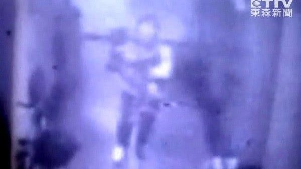 เธรดนี้จะมาเล่าเรื่องราวของคดีปริศนาที่ถูกเรียกว่าเป็น elisa lam แห่งไตัหวัน กับคดีแม่ลูกคู่นึงที่ได้เข้าไปในลิฟต์ของอาคารแห่งนึง ซึ่งเธอมีอาการหวาดกลัวบางอย่าง เธอเริ่มทำตัวแปลกๆและเดินออกจากลิฟต์ไป ซึ่งตั้งแต่นั้นมาก็ไม่มีใครพบเห็นแม่ลูกคู่นี้อีกเลย ทั้งคู่หายตัวไปไหนกันแน่?