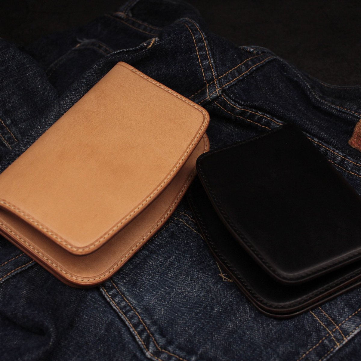 6tLeather's tweet photo. オーダーありがとうございました🙏
✴︎
どちらも手縫いでのオーダーでした🪡🧵
✴︎
https://t.co/8HXhkFl3lz
✴︎
#沖縄 #宮古島 #6Tleatherworks
✴︎
#leathercraft #レザークラフト #茶芯 #茶芯財布 #茶芯ウォレット #ホースバット #horsebutt #shortwallet #ショートウォレット #parntoo https://t.co/ewFx40iNsE