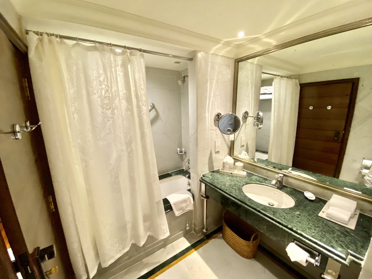rahulstuffs's tweet photo. Room category was The Towers situated on 4th Floor and room size was 33m2 spacious room with bathtub included.
5/n
#indianmilesguide https://t.co/bRSlqjvWoT