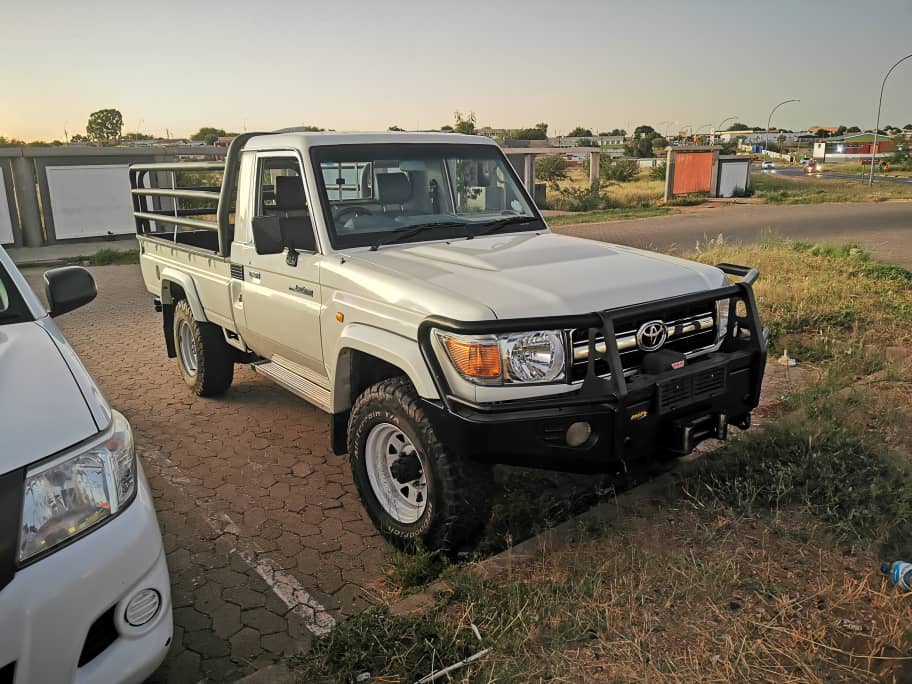 AmadhilaTJ's tweet photo. Toyota land cruiser 
2013 model
4.2 diesel 
125000km
N$390 000
Extras 
Rubberized loadbin 
Bull bar 
Call 0816181282for viewing and more https://t.co/aGLjf1b6OW