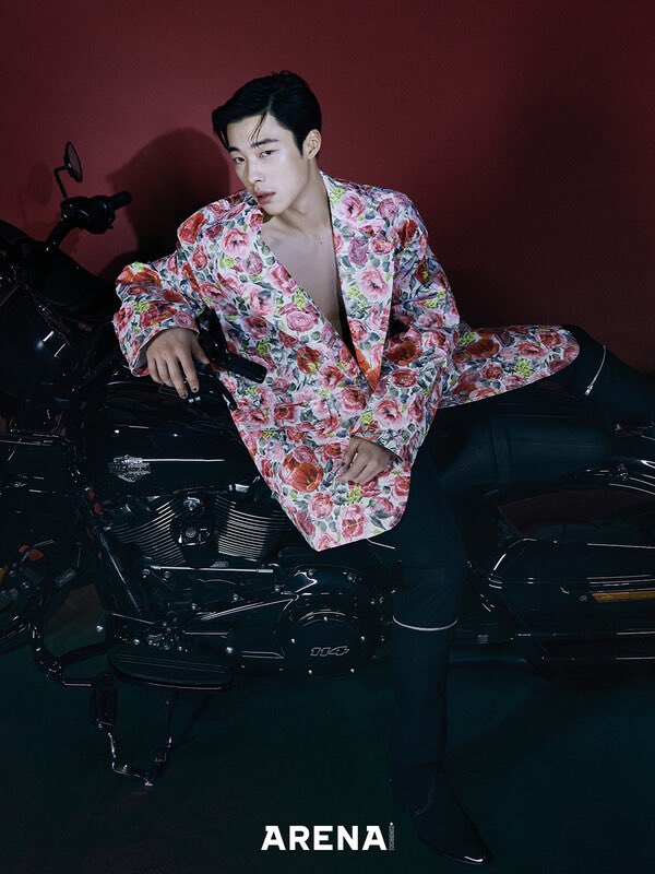 wdohwanpics's tweet photo. Dohwan in the May issue of Arena Homme+ 

#사냥개들 #Bloodhounds #우도환 #WooDoHwan #아레나코리아 https://t.co/fJoZHgbBtf