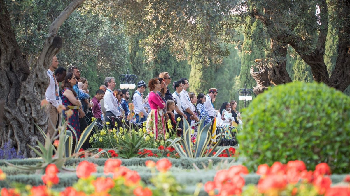Hoy la comunidad bahá’í celebra el primer día de #Ridván. Conmemora la declaración, en 1863, de #Baháulláh como profeta en unos jardines cercanos al río Tigris en Bagdad, ciudad donde se encontraba exiliado, y donde da a conocer su misión divina a sus discípulos.  
#bahais