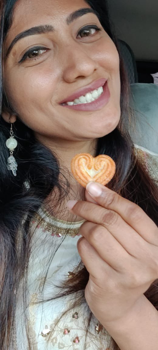iMariaJuliana's tweet photo. When we fulfill our function, which is to truly love ourselves and share love with others, then true happiness sets in. any takers for my little heart ?!
#favsnack #mariajuliana #biggbossultimate #julie https://t.co/YULwhdGkZJ