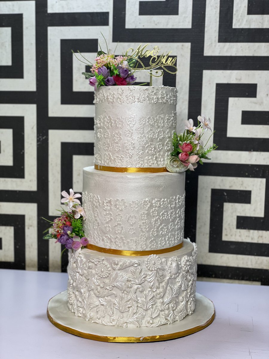 CherryBakery2's tweet photo. Beautiful wedding cake😘 https://t.co/72ysRZJiyS