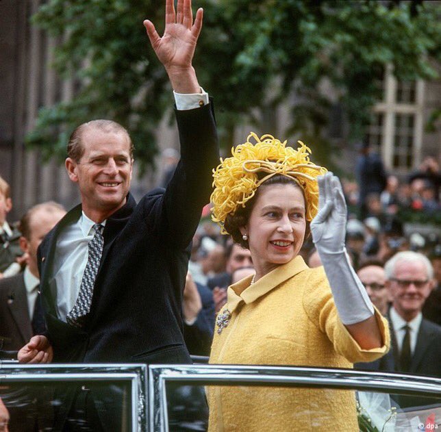 Elizabeth II a 96 ans aujourd’hui, un anniversaire qu’elle célèbre à Wood Farm, la maison qu’aimait tant le prince Philip, sur le domaine de Sandringham. A very happy birthday to HM The Queen #96 #PlatinumJubilee <a href="/RoyalFamily/">The Royal Family</a>