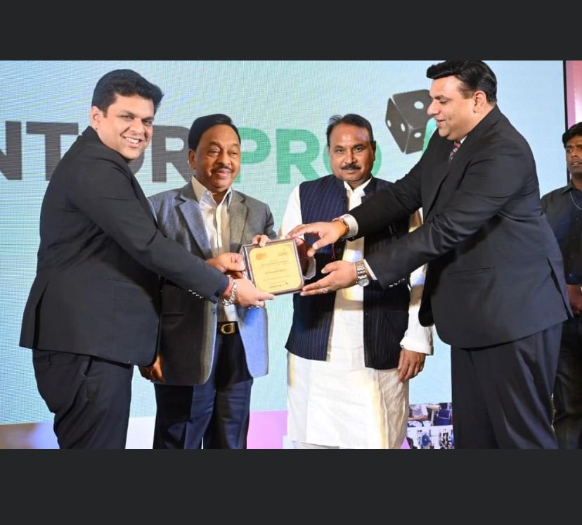 SummentorPRO's tweet photo. Sharing some cherish moments from our MSME event 😀
#time2leap #newpost #facebook #awards #awardshows #goi #india https://t.co/7mMZn6eAF5