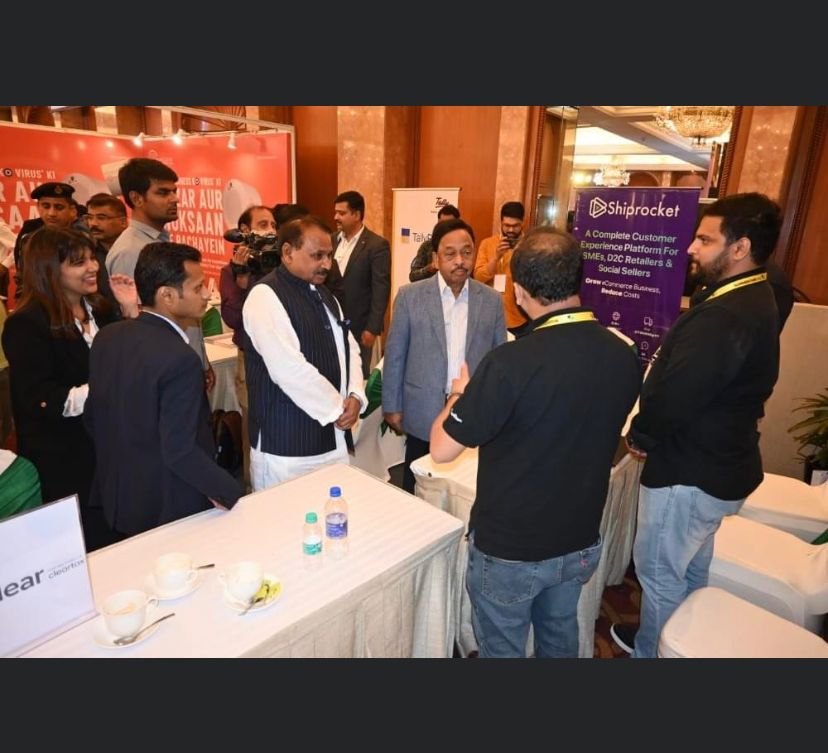 SummentorPRO's tweet photo. Sharing some cherish moments from our MSME event 😀
#time2leap #newpost #facebook #awards #awardshows #goi #india https://t.co/7mMZn6eAF5