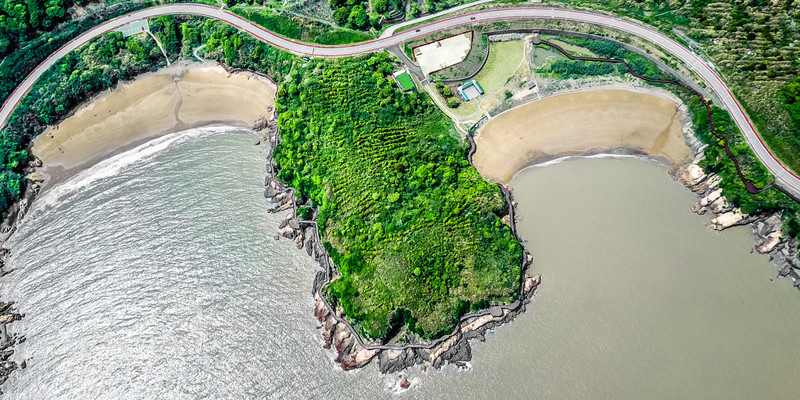 Located near Huangyan Line in Dongsha Town, #Daishan County Cape Park is a non-commercial recreation park owned by government.  It is lined by wooden sightseeing trestle bridges. it's a perfect placr for family or friends gathering, enjoying the sea waves and chatting.#Zhejiang