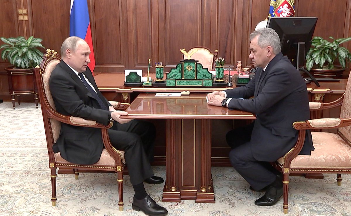 💬 Президент России В.В.#Путин в ходе встречи с Министром обороны С.К.Шойгу:

☝️ Предложите ещё раз всем, кто не сложил оружия, сделать это. 

Российская сторона гарантирует им жизнь и достойное обращение в соответствии с международно-правовыми актами.

🔗 is.gd/lMoxkJ