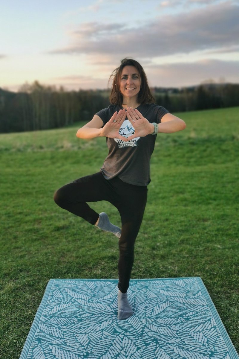 #PlantYourPose For #MPCEarthDayChallenge do a tree pose, share your picture and donate to @onetreeplanted Because every step counts!!! Thanks @MyPeakChallenge for this wonderful challenge! @SamHeughan @RealAlexNorouzi @MountainPeakers @YogaPeakers @fitmooney @MartialPeakers