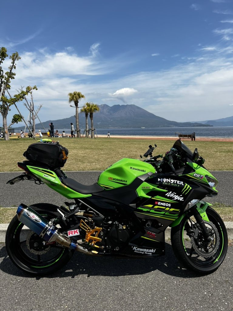 stm_GReeeeN's tweet photo. #バイク乗りとして軽く自己紹介 
#バイク乗りと繋がりたい 
#バイク好きと繋がりたい 
名前：さと
年齢：40代
性別：女
身長：144
住み：鹿児島🌋
車種：Ninja400KRTedition
好き：バイク＆車＆マスツー＆ヤエー
一言：怪我のない1年にしたい😅立ちゴケほぼなくなった🙌絶賛バイク沼にハマり中🤣 https://t.co/8fqEKxlsAJ