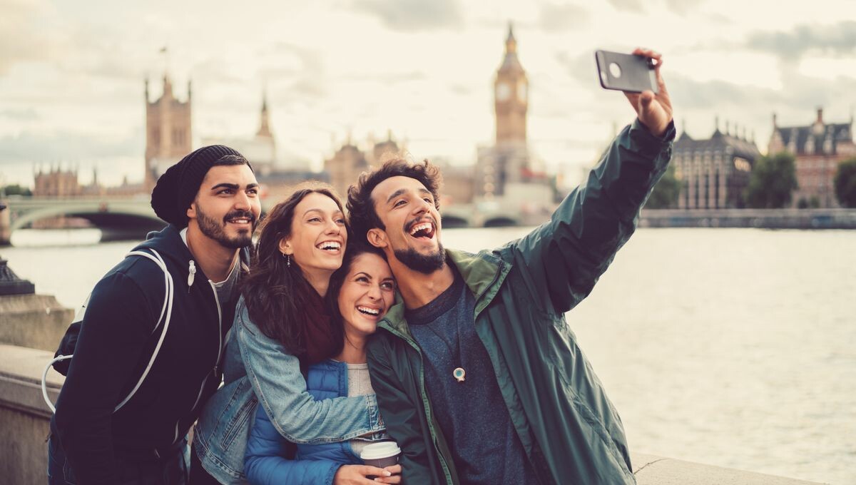 France Inter (@franceinter) on Twitter photo Les voyages à l'étranger forment la jeunesse loin des parents, apprennent aux jeunes à se responsabiliser, à gérer un budget tout en perfectionnant leur usage des langues. On en parle dans #GrandBienVousfasse avec <a href="/TChauvineau/">Thomas Chauvineau</a>
➡️ l.franceinter.fr/oHo Les voyages à l'étranger forment la jeunesse loin des parents, apprennent aux jeunes à se responsabiliser, à gérer un budget tout en perfectionnant leur usage des langues. On en parle dans #GrandBienVousfasse avec <a href="/TChauvineau/">Thomas Chauvineau</a>
➡️ l.franceinter.fr/oHo