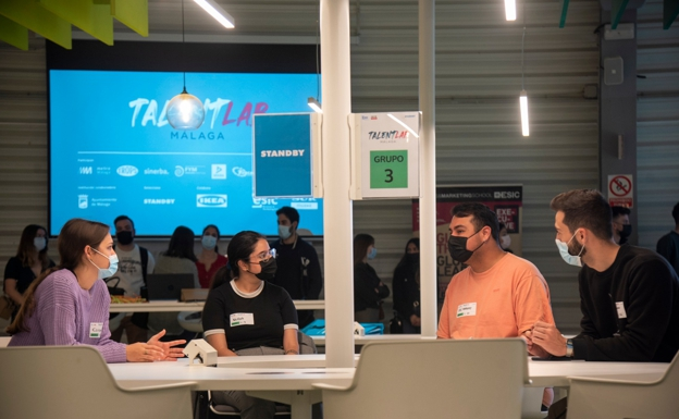 ESICMalaga's tweet photo. #TalentLab Arranca con el proceso para elegir a los 50 jóvenes que participarán en esta iniciativa que conecta la universidad con la empresa privada.🧠🙌

https://t.co/lHEzKWZZx2 https://t.co/LaT15UoQ6m
