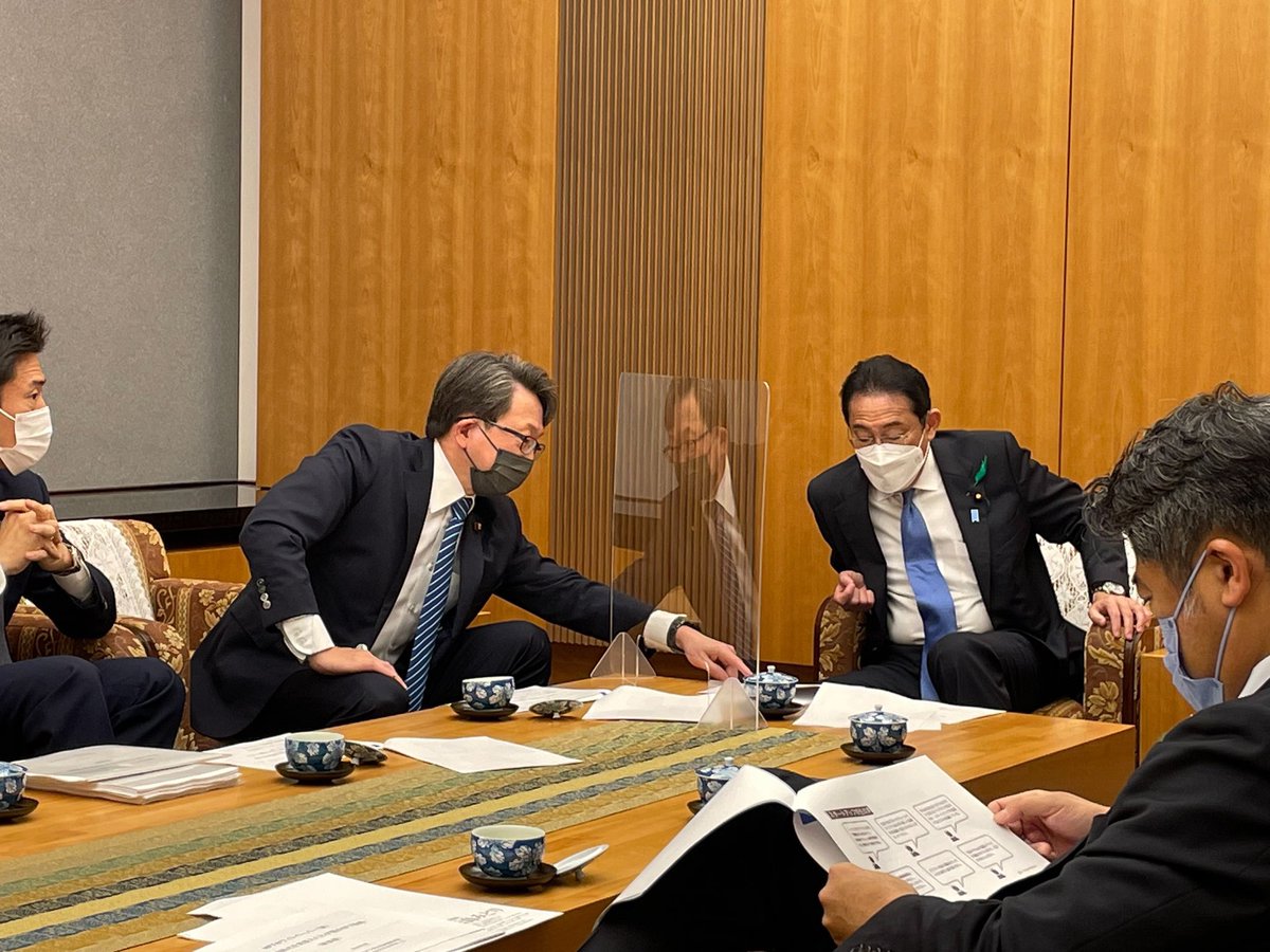 JasmyUS's tweet image. Japan’s Web 3 strategy being explained to Prime Minister Kishida in the official residence. $Jasmy will play an integral role in the data, blockchain, and IoT sectors in addition to their NFT and metaverse presence.