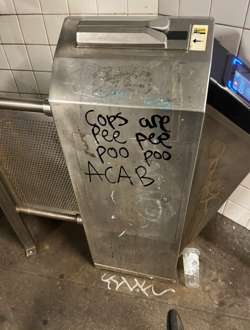 "Cops are pee pee, poo poo / ACAB"
Seen in the NYC subway