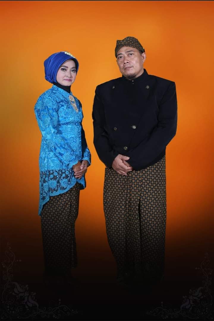 astyys_98's tweet photo. Rindu paling sakit adalah rindu dengan seseorang yang sudah tidak bisa ditemui lagi💔 karena rasa rindu akan selalu ada walau mereka sudah tiada 👫 https://t.co/maUAw94l7V