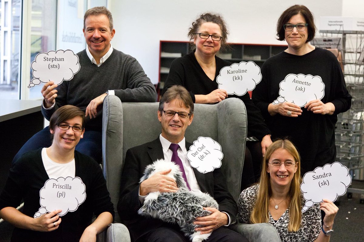 stadtbueduedorf's tweet photo. Guckt mal, was wir beim Aufräumen gefunden haben: Ein sehr, sehr, sehr frühes #Socialmedia-Teambild von 2014 🥰❤️❤️ (kk) #throwbackbackthursday #ausderKlamottenkiste https://t.co/Dve9lXcvrx