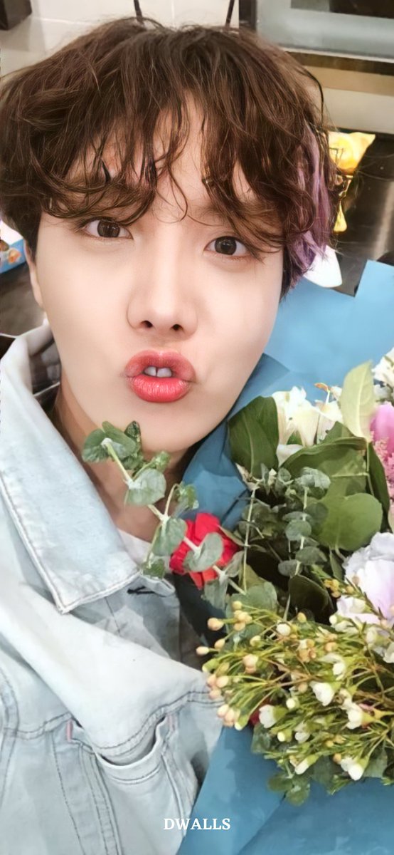 Pur_plle7's tweet image. 📸Wallpaper Version- Jung Hoseok 🐿

#jhope  #hobi #junghoseok #sunshine #bts #DWALLS #BTSWALLPAPER @BTS_twt