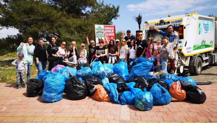 AntalyaHakkinda's tweet photo. Antalya’da Rus ve Ukraynalı vatandaşlar el ele çöp topladı. https://t.co/Jv99m7pBXL