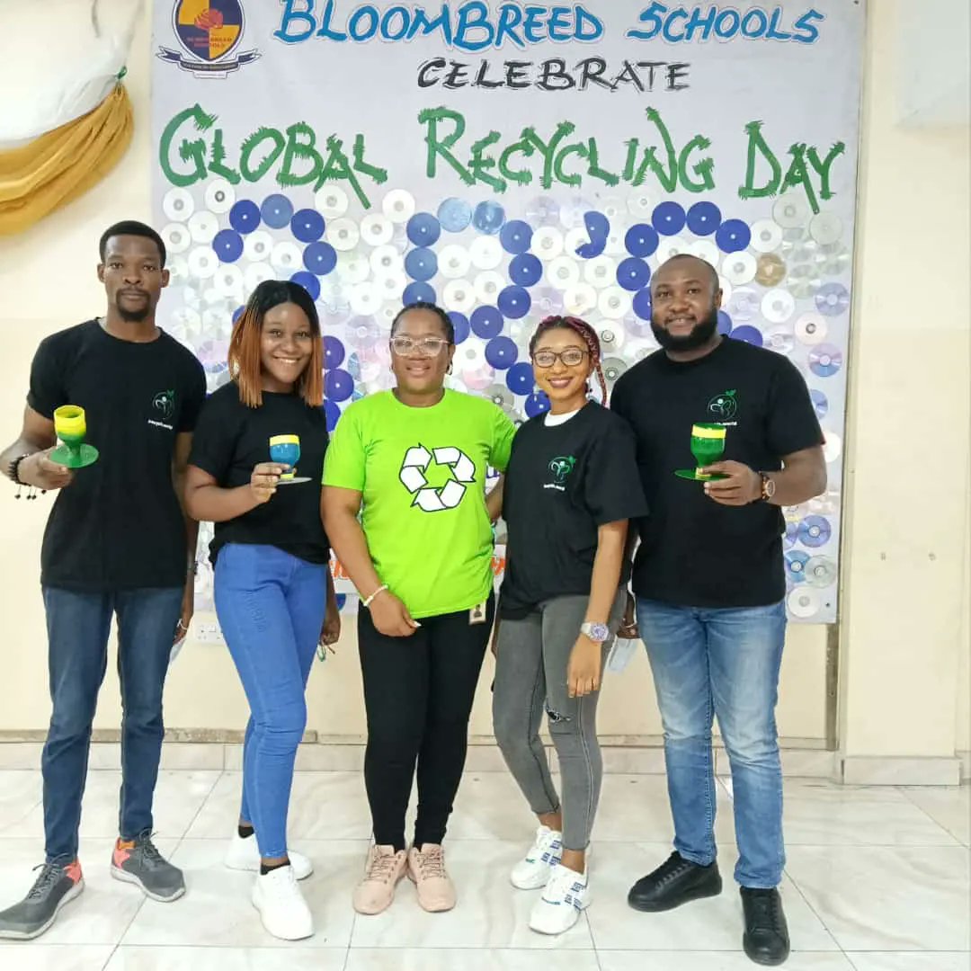 RanjitBaxi's tweet photo. Big thank you to our friends from @irecycleworld & Bloomsbreed School #Nigeria for celebrating @GlbRecyclingDay promoting #Recycling & #plasticwaste reduction, sharing message #thinkResource #Notwaste with presentations given by the pupils @_AfricanUnion @ClimateWed @UNEP_Africa https://t.co/EajfjK9n2W
