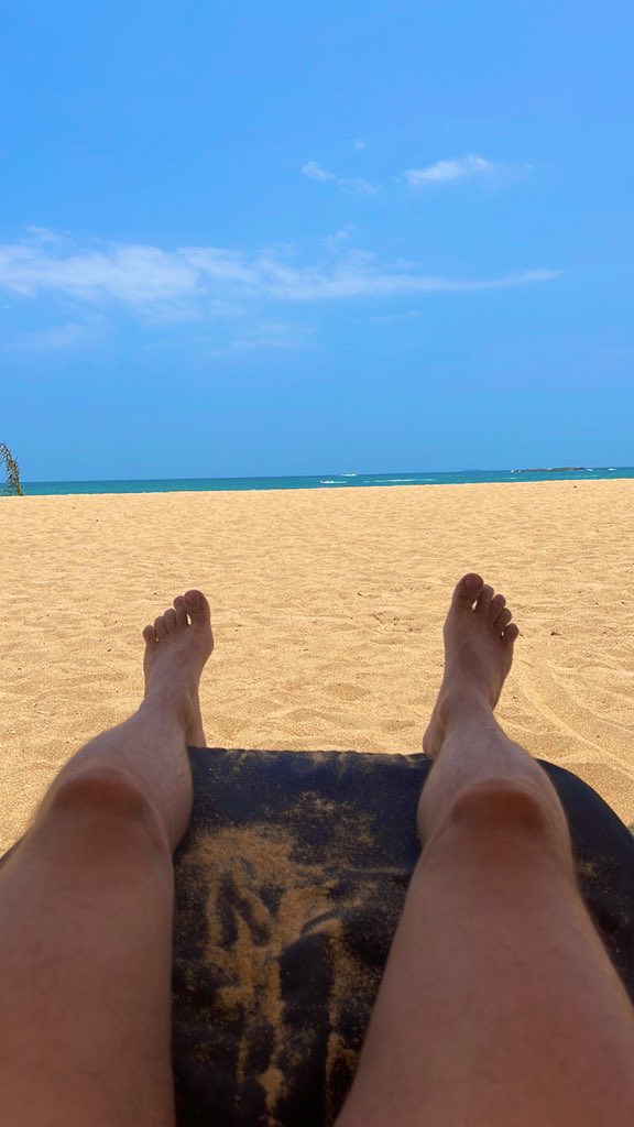 shatimrin's tweet photo. GM.                                    #relax #legs #nft #NFTCommunity  #Metaverse https://t.co/ElQNhHz2hM