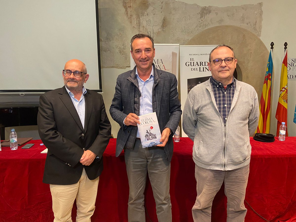 ayto_riba_roja's tweet image. CULTURA
▶️L'alcalde de Riba-roja, Robert Raga, va assistir ahir a la presentació del llibre📖"La última corona", de Ricardo J. Montés. Esta novel·la inicia la llegenda del Dux Tebdemir👑, personatge que va marcar la història de la nostra ciutat.

#història #visigots #PladeNadal