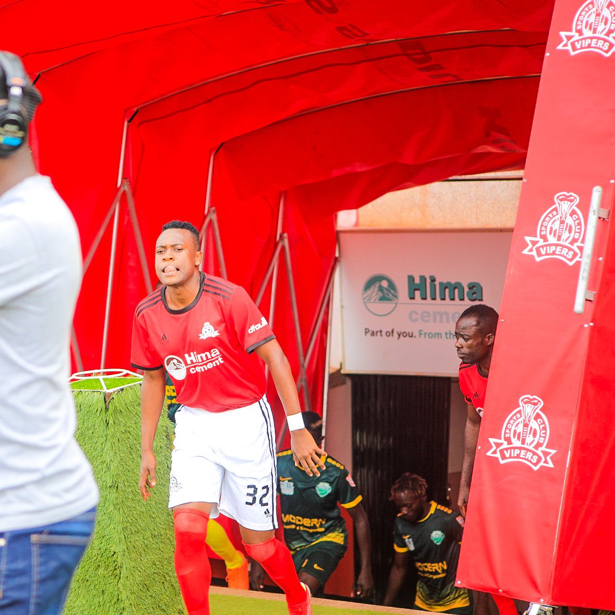What a spectacle that was for the players coming out of the newly installed tunnel cover led by team captain, Halid Lwaliwa 😍

#VenomsUpdates | #OneTeamOneDream