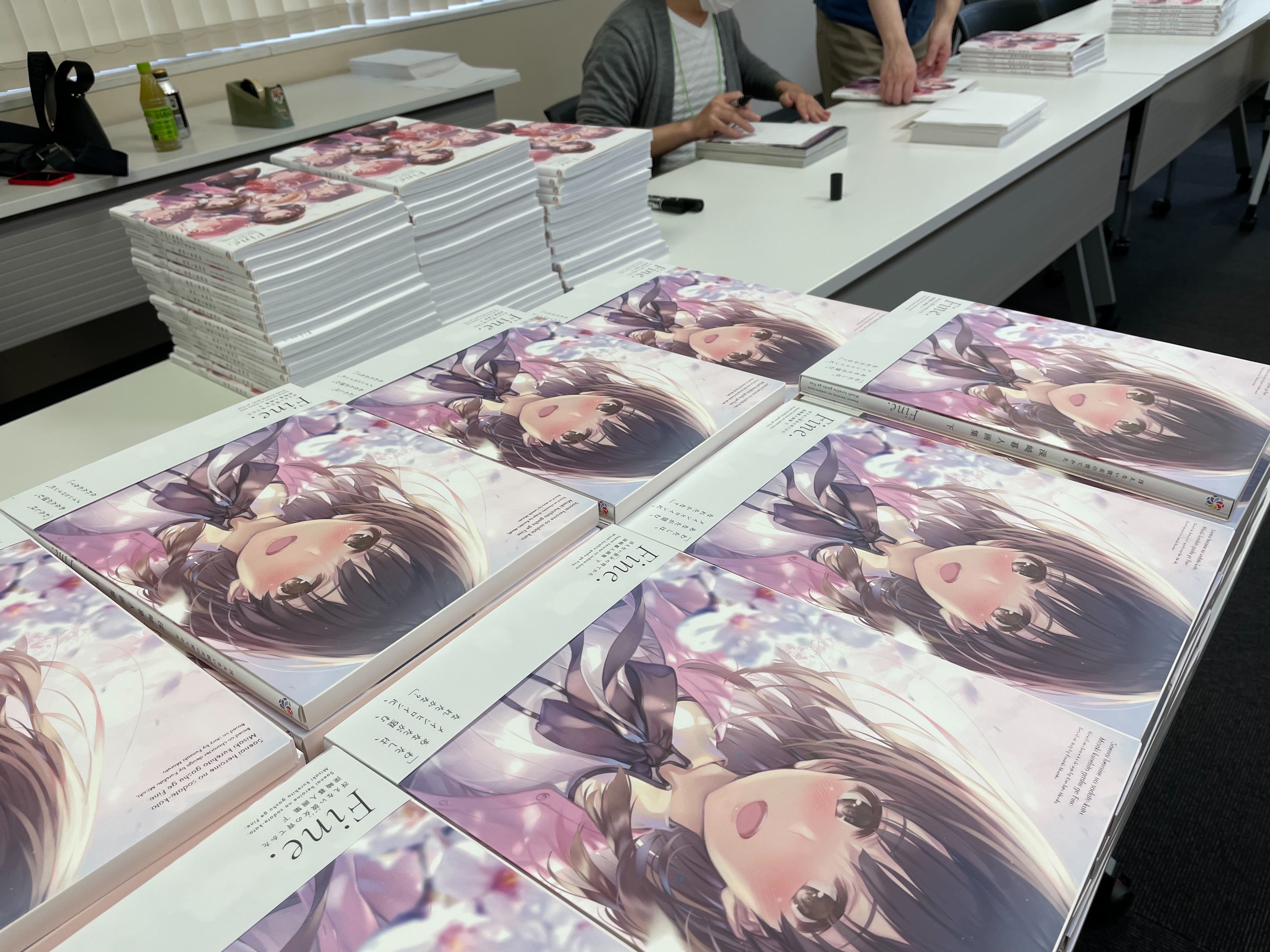 深崎暮人 本日 Kadokawaさんにお邪魔して画集にサインを書いてきました 無事刷り上がってますのでもうすぐお届け出来るかと思います 冴えカノ T Co Aupwsifrnb Twitter
