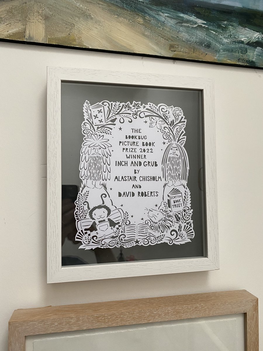 alastair_ch's tweet photo. Just received my #BookbugPrize trophy, and isn't it GORGEOUS? 😍. Created by Scottish artist #EmilyHogarth with elements from all three shrtlisted books – I love it so much, thank you!
#DavidRoberts @BIGPictureBooks @Bookbug_SBT @scottishbktrust #InchAndGrub #picturebook https://t.co/TlN6YUPpkw
