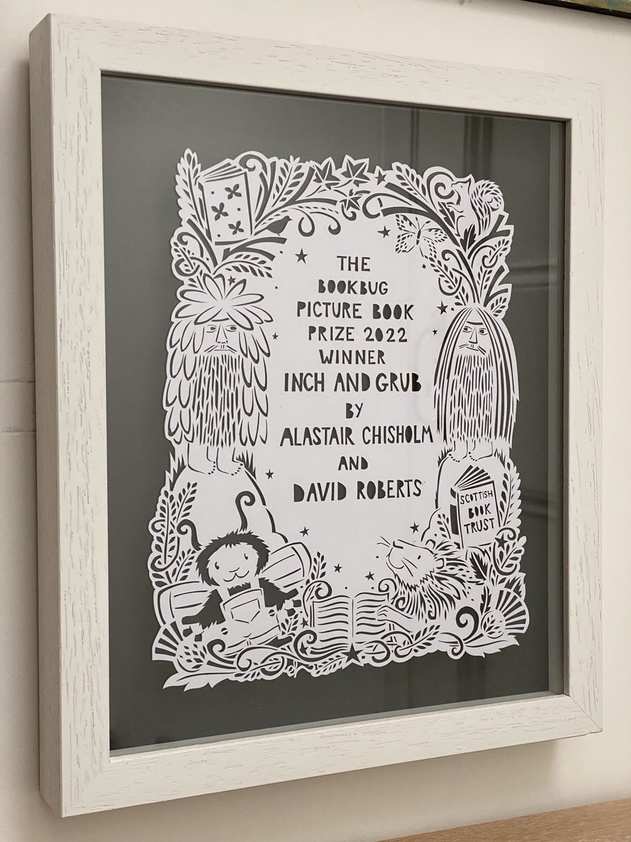 alastair_ch's tweet photo. Just received my #BookbugPrize trophy, and isn't it GORGEOUS? 😍. Created by Scottish artist #EmilyHogarth with elements from all three shrtlisted books – I love it so much, thank you!
#DavidRoberts @BIGPictureBooks @Bookbug_SBT @scottishbktrust #InchAndGrub #picturebook https://t.co/TlN6YUPpkw