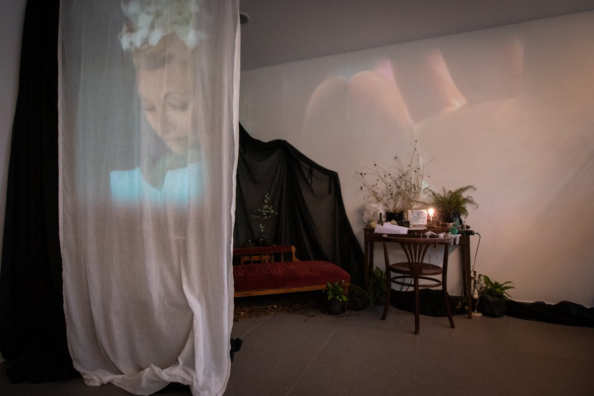 movingimage_art's tweet photo. In #MIAJournal Issue 4, @TerezaGoldfinch talks about her ongoing Ophelia project featuring a character who became trapped inside a virtual world during the pandemic.
➤➤➤ Read here: https://t.co/Jdnc4w1UXo https://t.co/TEBsxx1HMw