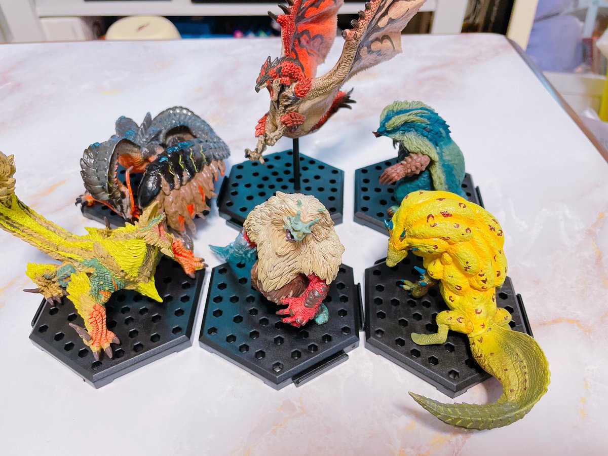 モンハンフィギュアvol.20きた!
オロミドロ!!ゴシャハギ!!ヌシジンオウガ!!
ヌシアオアシラ!!リオレウス!!

_人人人人人人人人_
> ロアルドロス <
‾Y^Y^Y^Y^Y^Y^Y‾ 