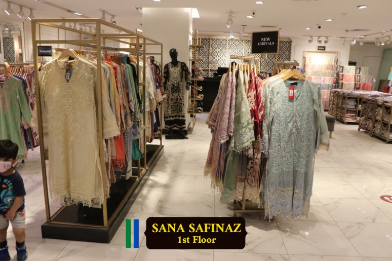 Safa_Mall's tweet photo. Want to Look prettiest on this 2022 Eid???
Shop your favorite designs collections at Safa Gold Mall!!!👇👍🥰🙌😍
 #Batik #saya #limelight #khaadi #sanasafinaz #satrangi #zeen   #SundayStyling #style  #eidcollection #eid2022 #womeneid2022 #easternwear #westerndress https://t.co/ZKZKaWHXl3
