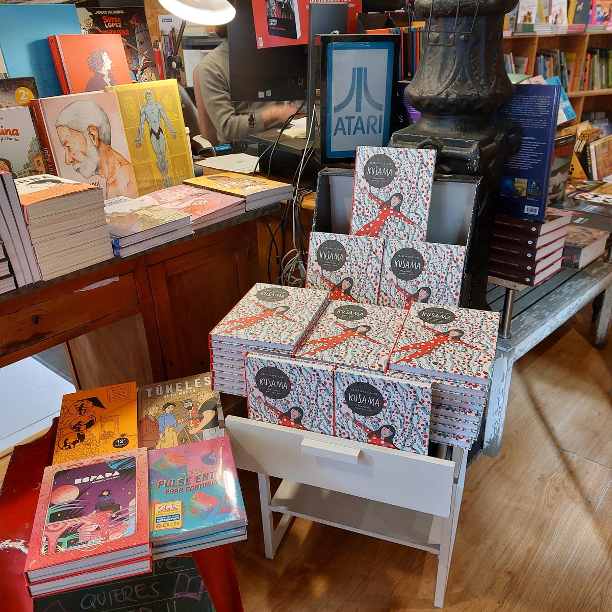 Gracias a tod@s por participar en la presentación de Kusama ayer en el maravilloso espacio de @GrantLibreria con la autora <a href="/ElisaMacellari/">Elisa Macellari</a> y las buenas preguntas de <a href="/reinohueco/">Elisa McCausland</a>.
❤️
