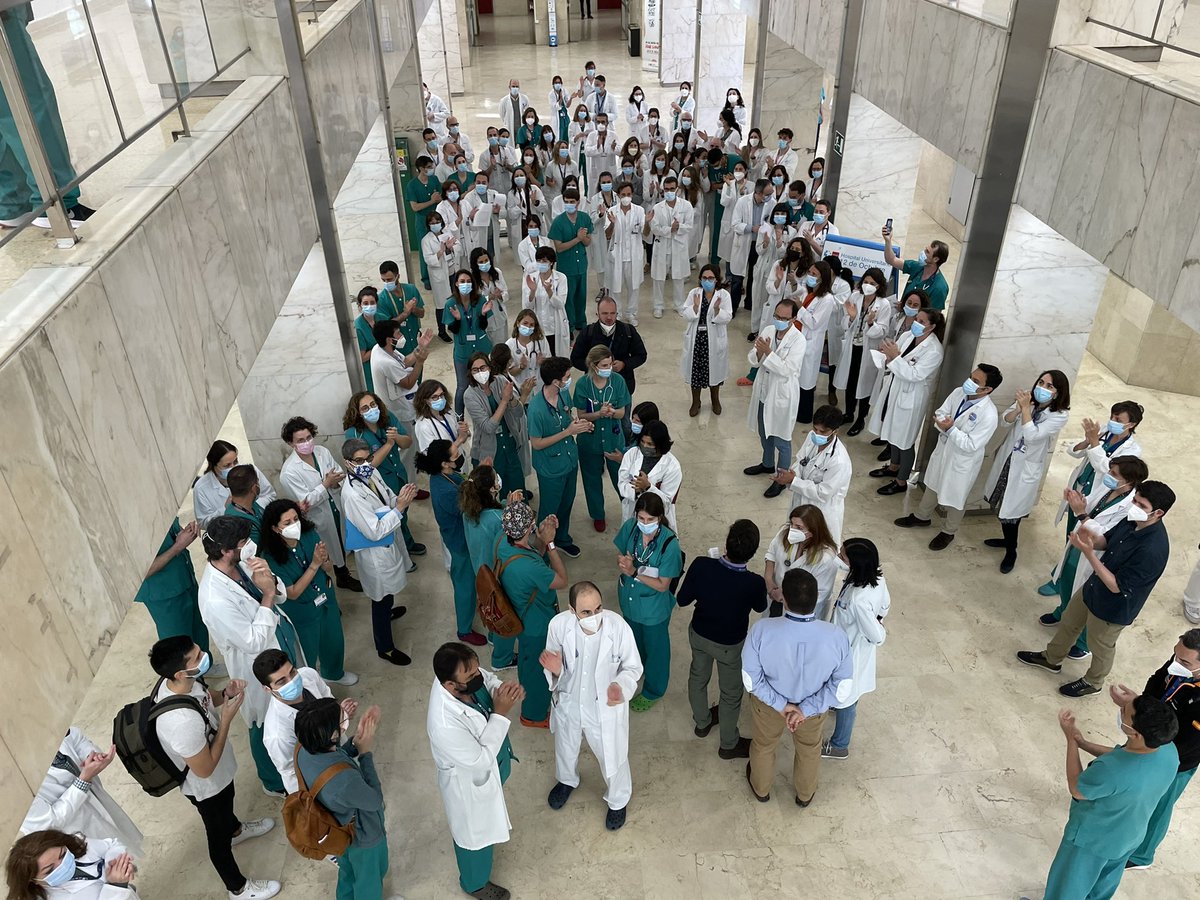 Alguien debería escuchar a nuestros médicos. Si nuestra sanidad es ejemplar es en parte debida a estos médicos. Apoyo total.