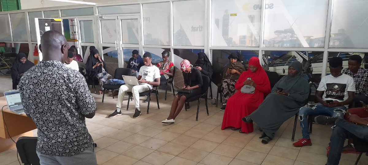 ArtBoru's tweet photo. Empowering the youths in Isiolo with digital skills on social media handles for better communication globally .
#IsioloDigitalClass
@roba_rahma
@KsgYouth @kizito_wisdom https://t.co/stFEXK1sf3