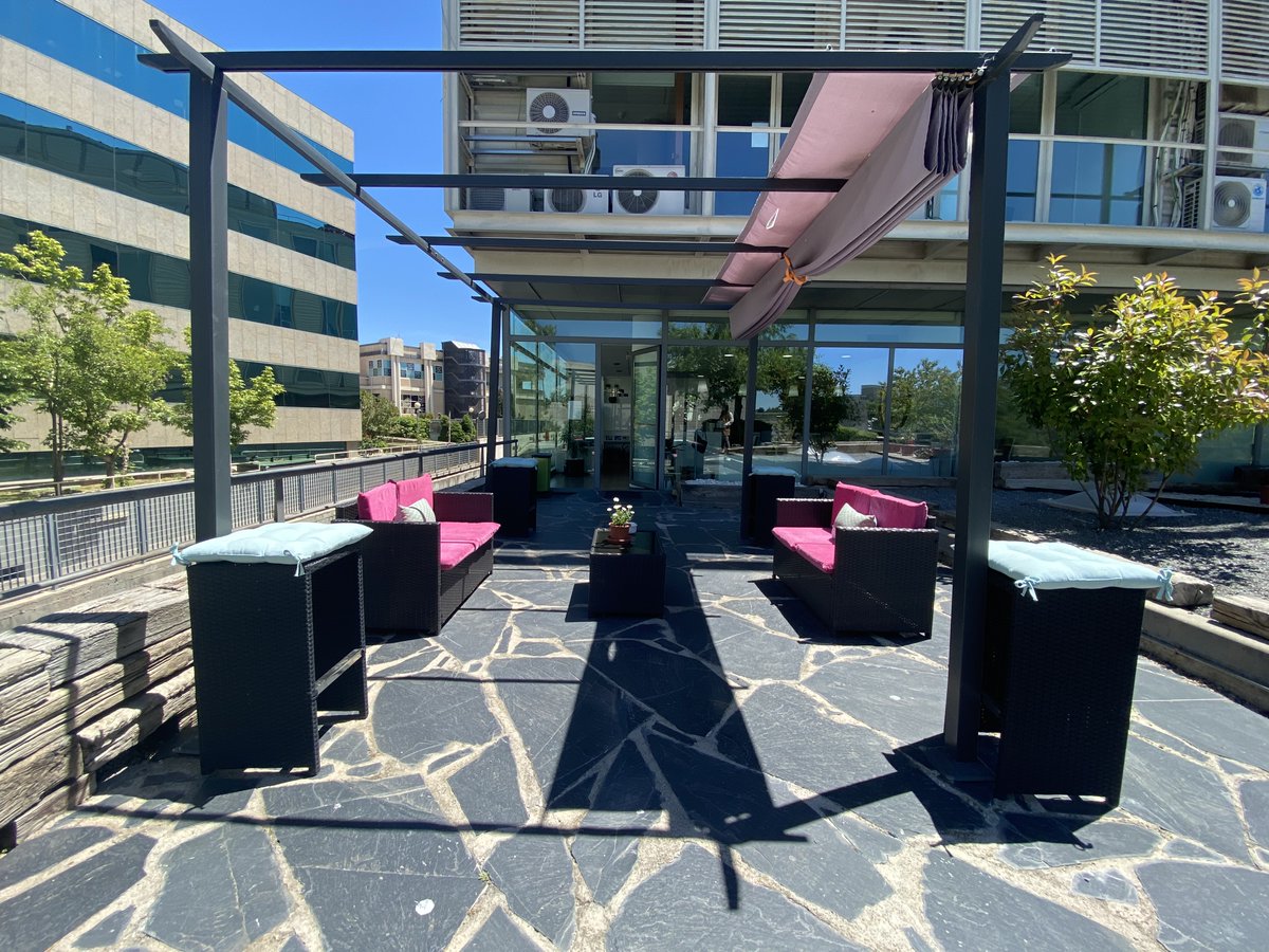 NetworkiaBC's tweet photo. Un lugar perfecto para pensar, con las mejores vistas. 🌿

#terraza #moraleja #networkia #coworking #flexoffice #goodviews #madrid https://t.co/x1DQuftIn8