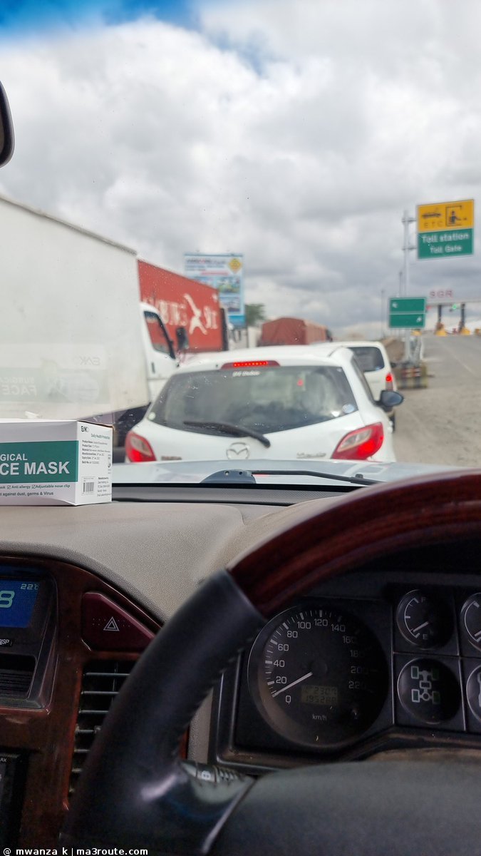 a3Route's tweet photo. 11:12 Mombasa road at a standstill, haven't moved in the last 30, who knows what's going on  https://t.co/K1HOdIni2E via @_mwanza_k
