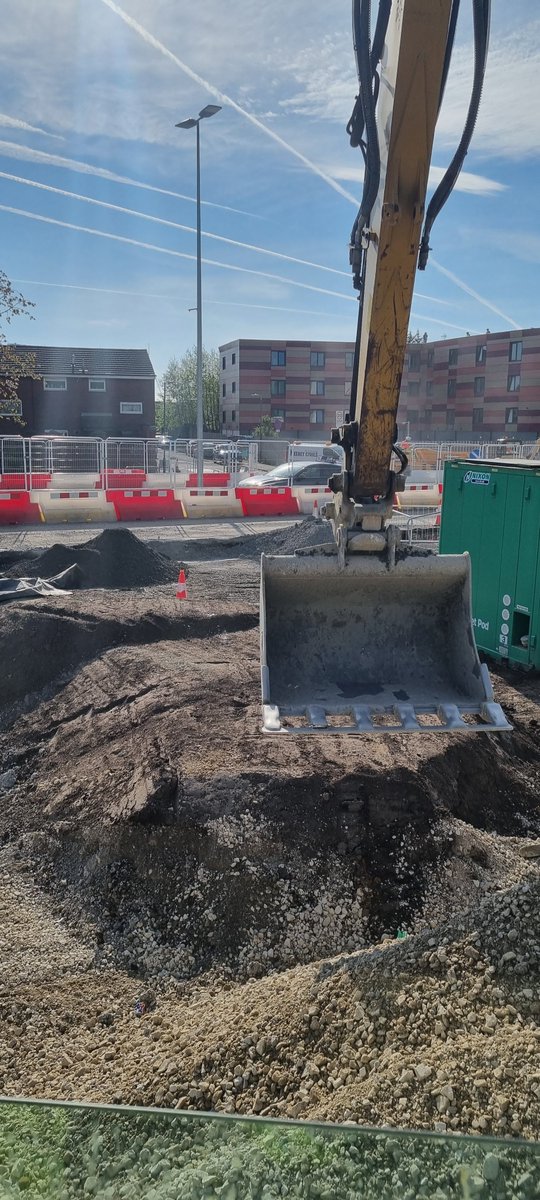 pablolfc74's tweet image. Another glorious day in sunny Salford. These 0500am alarm calls get easier when it&apos;s light in the mornings, still can&apos;t wait to get on a job closer to home the daily commute is driving me nuts now after 3 months 🥴 #360life #digger driver #skilledoperators