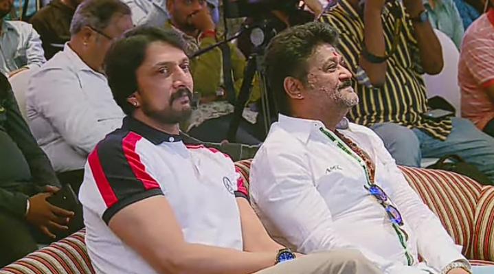 BFK_Udupi_'s tweet photo. Boss exclusive pic 😍 in #Totapuri trailer realese event

Follow us:- @Brdd_Sudeepians
@KicchaSudeep @Jaggesh2 #KicchaSudeep #VikrantRona #VikrantRonaJuly28 https://t.co/13cn4deQa9