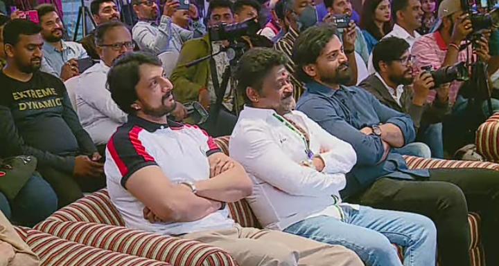 BFK_Udupi_'s tweet photo. Boss exclusive pic 😍 in #Totapuri trailer realese event

Follow us:- @Brdd_Sudeepians
@KicchaSudeep @Jaggesh2 #KicchaSudeep #VikrantRona #VikrantRonaJuly28 https://t.co/13cn4deQa9