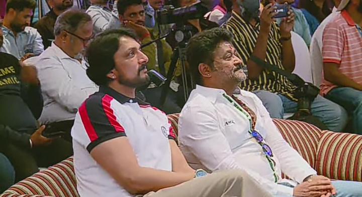 BFK_Udupi_'s tweet photo. Boss exclusive pic 😍 in #Totapuri trailer realese event

Follow us:- @Brdd_Sudeepians
@KicchaSudeep @Jaggesh2 #KicchaSudeep #VikrantRona #VikrantRonaJuly28 https://t.co/13cn4deQa9