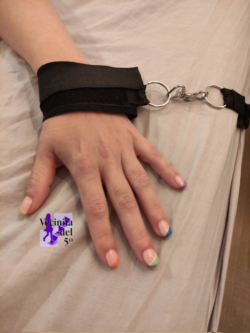 Buenos d&iacute;assss! Qu&eacute; os parecen mis nuevas u&ntilde;as? 😊😊 https://t.co/v7PcUbuGCN